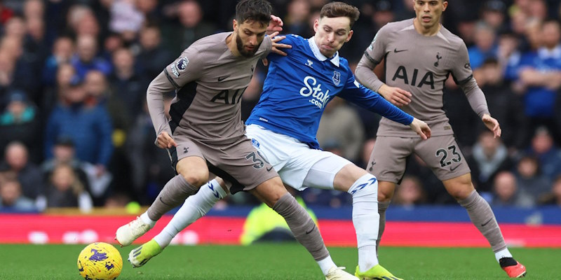 Tottenham không thể lấy đi 3 điểm trước Everton tại Goodison Park